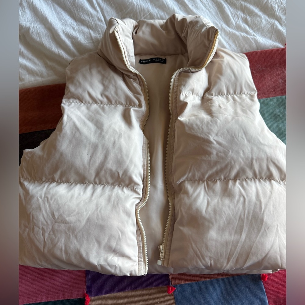 SHEIN Puffer Vest